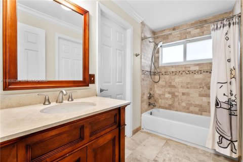 Casa en venta en Miami, Florida, 4 dormitorios, 298.12 m2 № 2029825 - foto 21