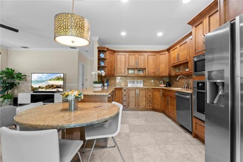 Casa en venta en Miami, Florida, 4 dormitorios, 298.12 m2 № 2029825 - foto 11