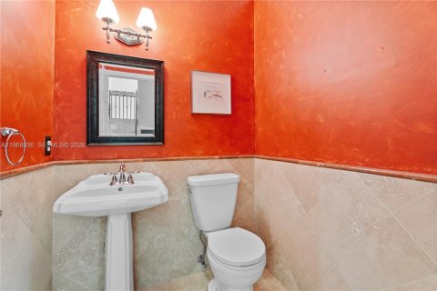 Casa en venta en Miami, Florida, 4 dormitorios, 298.12 m2 № 2029825 - foto 25
