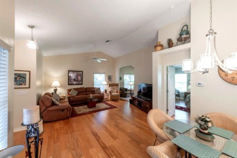 Duplex in Mount Dora, Florida 2 bedrooms, 116.31 sq.m. № 1908931 - photo 4