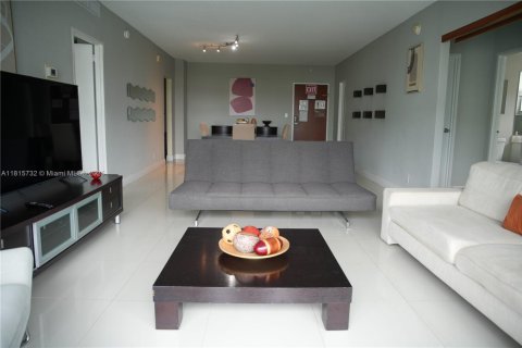 Condominio en venta en Hollywood, Florida, 1 dormitorio, 106.47 m2 № 1937681 - foto 6