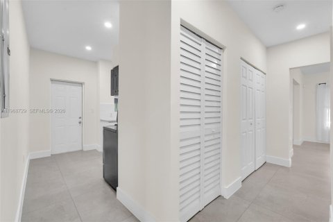 Villa ou maison à louer à Miami, Floride: 4 chambres, 109.53 m2 № 2030800 - photo 19