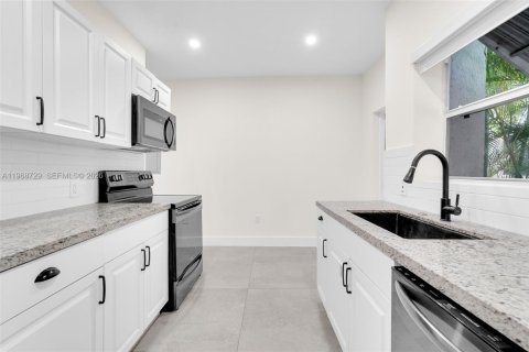 Villa ou maison à louer à Miami, Floride: 4 chambres, 109.53 m2 № 2030800 - photo 25