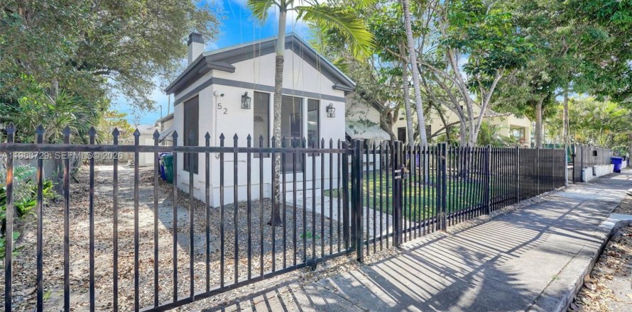 Villa ou maison à Miami, Floride 4 chambres, 109.53 m2 № 2030800