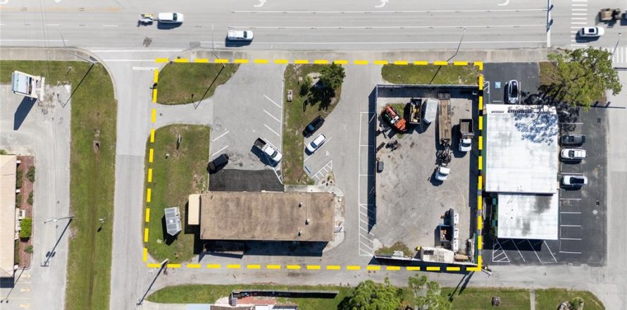 Commercial property in Englewood, Florida 84.45 sq.m. № 2235357