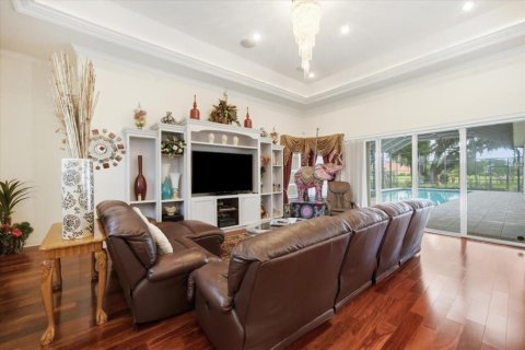 House in Lutz, Florida 8 bedrooms, 803.6 sq.m. № 2235413 - photo 24