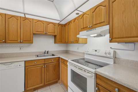 Купить кондоминиум в Пемброк-Пайнс, Флорида 1 спальня, 68.75м2, № 1794084 - фото 20