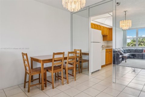 Купить кондоминиум в Пемброк-Пайнс, Флорида 1 спальня, 68.75м2, № 1794084 - фото 16