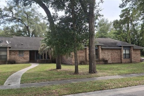 House in Altamonte Springs, Florida 4 bedrooms, 276.01 sq.m. № 1757552 - photo 1