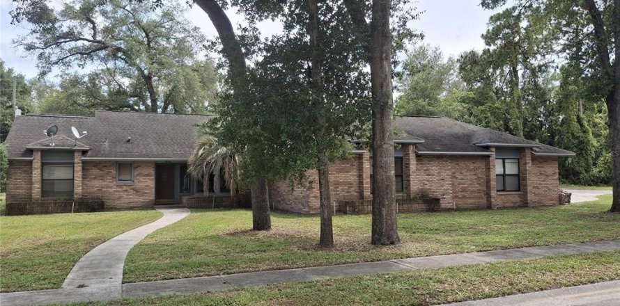 House in Altamonte Springs, Florida 4 bedrooms, 276.01 sq.m. № 1757552
