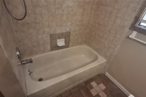 House in Altamonte Springs, Florida 4 bedrooms, 276.01 sq.m. № 1757552 - photo 16