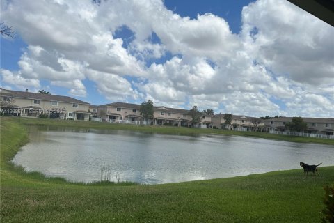 Touwnhouse à Tamarac, Floride 2 chambres, 114.27 m2 № 1996339