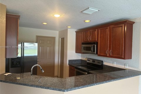 Touwnhouse à louer à Tamarac, Floride: 2 chambres, 114.27 m2 № 1996339 - photo 12