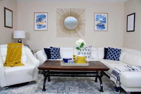 Touwnhouse à louer à Tamarac, Floride: 2 chambres, 114.27 m2 № 1996339 - photo 7