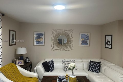 Touwnhouse à louer à Tamarac, Floride: 2 chambres, 114.27 m2 № 1996339 - photo 13