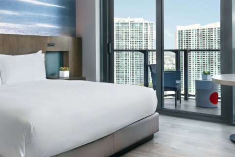 Apartment in REACH BRICKELL CITY CENTER in Miami, Florida 2 bedrooms, 112 sq.m. № 21594 - photo 1