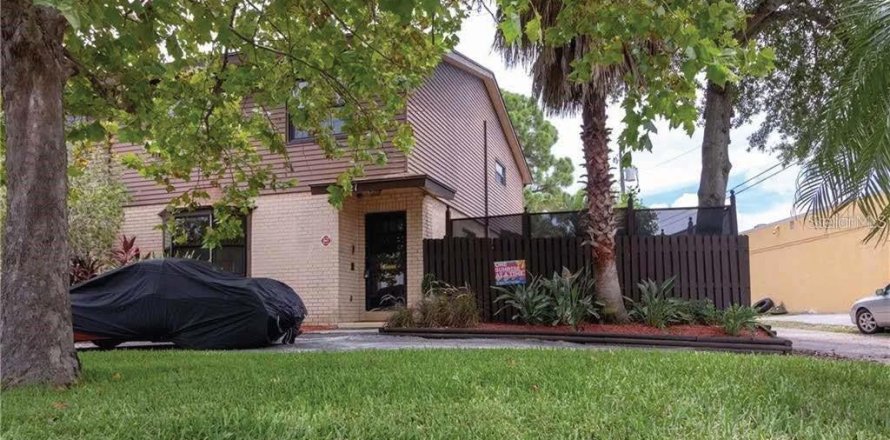 Townhouse in Saint Petersburg, Florida 3 bedrooms, 150.5 sq.m. № 2376848
