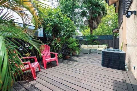 Townhouse in Saint Petersburg, Florida 3 bedrooms, 150.5 sq.m. № 2376848 - photo 22