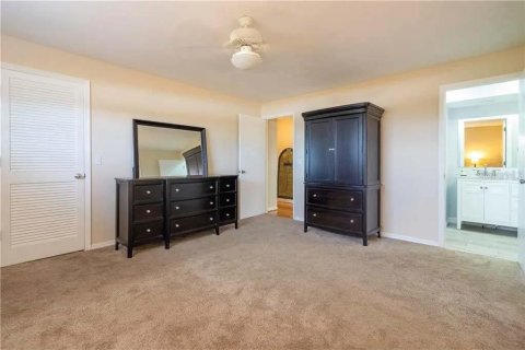 Townhouse in Saint Petersburg, Florida 3 bedrooms, 150.5 sq.m. № 2376848 - photo 17