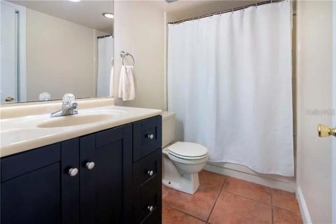 Townhouse in Saint Petersburg, Florida 3 bedrooms, 150.5 sq.m. № 2376848 - photo 20