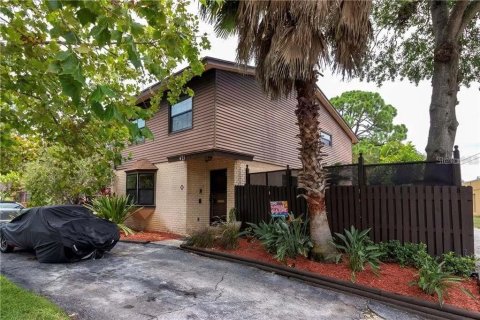 Townhouse in Saint Petersburg, Florida 3 bedrooms, 150.5 sq.m. № 2376848 - photo 2