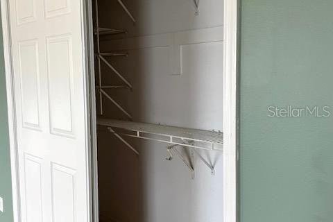 Townhouse in Saint Petersburg, Florida 3 bedrooms, 150.5 sq.m. № 2376848 - photo 9