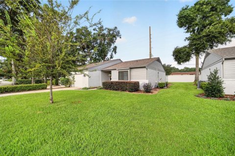 House in Ocala, Florida 2 bedrooms, 118.73 sq.m. № 2258467 - photo 2