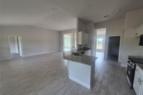 House in Dade City, Florida 4 bedrooms, 216.46 sq.m. № 2231052 - photo 13