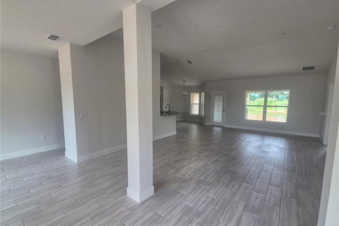House in Dade City, Florida 4 bedrooms, 216.46 sq.m. № 2231052 - photo 14
