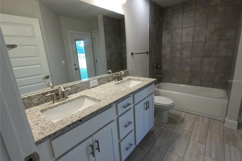 House in Dade City, Florida 4 bedrooms, 216.46 sq.m. № 2231052 - photo 12