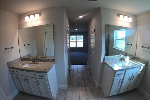 House in Dade City, Florida 4 bedrooms, 216.46 sq.m. № 2231052 - photo 20
