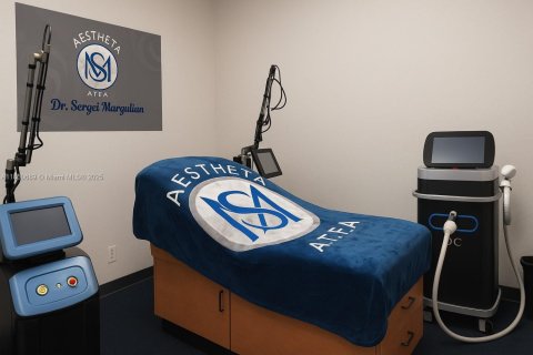 Коммерческая недвижимость в Дейви, Флорида № 2034357