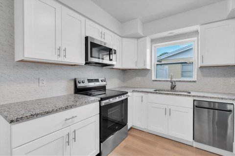 House in Pinellas Park, Florida 3 bedrooms, 103.31 sq.m. № 1882686 - photo 9