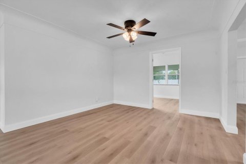House in Pinellas Park, Florida 3 bedrooms, 103.31 sq.m. № 1882686 - photo 12