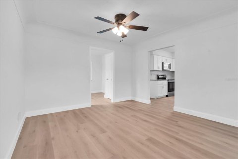 House in Pinellas Park, Florida 3 bedrooms, 103.31 sq.m. № 1882686 - photo 11