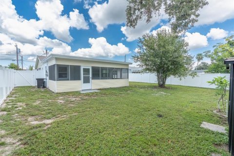House in Pinellas Park, Florida 3 bedrooms, 103.31 sq.m. № 1882686 - photo 25