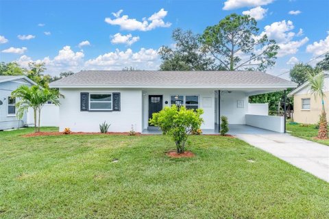 House in Pinellas Park, Florida 3 bedrooms, 103.31 sq.m. № 1882686 - photo 1