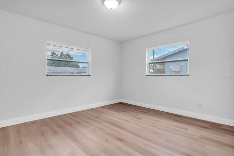 House in Pinellas Park, Florida 3 bedrooms, 103.31 sq.m. № 1882686 - photo 18