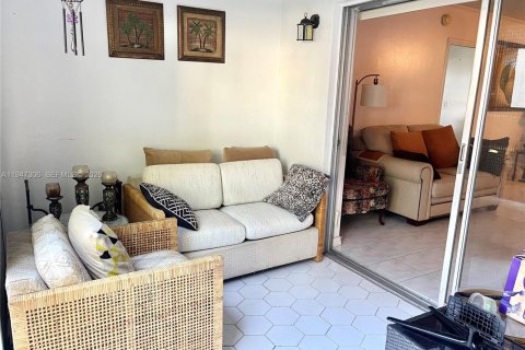 Снять в аренду кондоминиум в Маргит, Флорида 2 спальни, 86.4м2, № 2003515 - фото 9