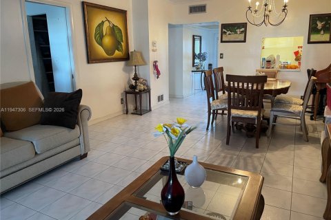 Кондоминиум с 2 спальнями в Маргит, Флорида № 2003515