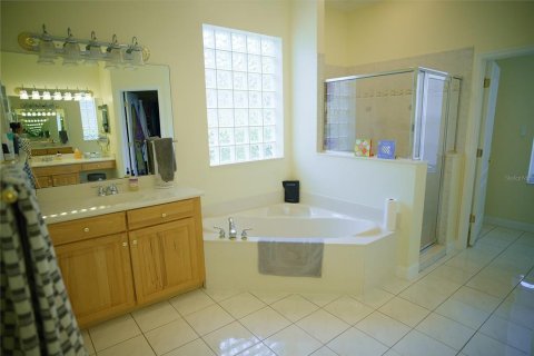 House in Orlando, Florida 6 bedrooms, 432.09 sq.m. № 2202492 - photo 16