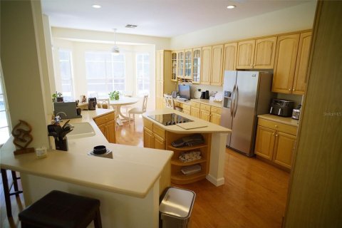 House in Orlando, Florida 6 bedrooms, 432.09 sq.m. № 2202492 - photo 11