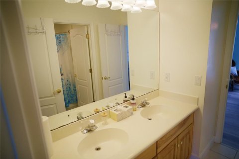 House in Orlando, Florida 6 bedrooms, 432.09 sq.m. № 2202492 - photo 20