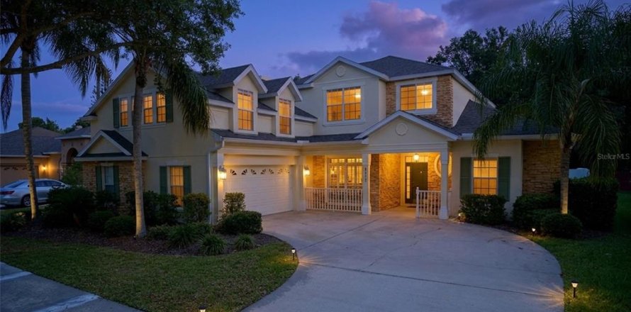 House in Orlando, Florida 6 bedrooms, 432.09 sq.m. № 2202492
