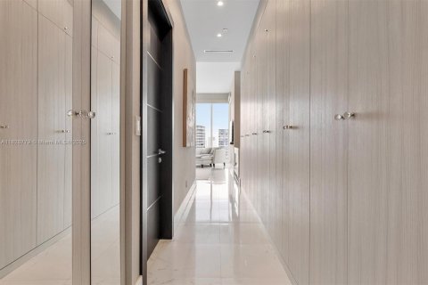 Condo in Miami, Florida, 5 bedrooms  № 1809097 - photo 26