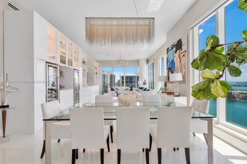 Condo in Miami, Florida, 5 bedrooms  № 1809097 - photo 5