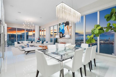 Condo in Miami, Florida, 5 bedrooms  № 1809097 - photo 4