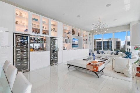 Condo in Miami, Florida, 5 bedrooms  № 1809097 - photo 6