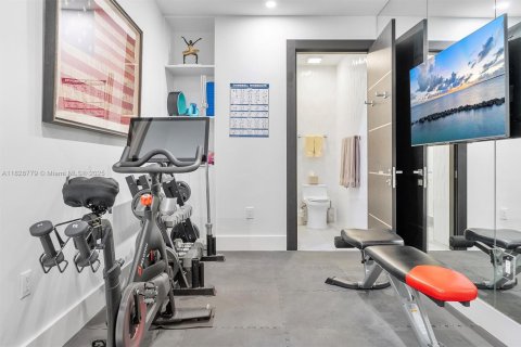 Condo in Miami, Florida, 5 bedrooms  № 1809097 - photo 24