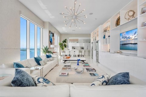 Condo in Miami, Florida, 5 bedrooms  № 1809097 - photo 8